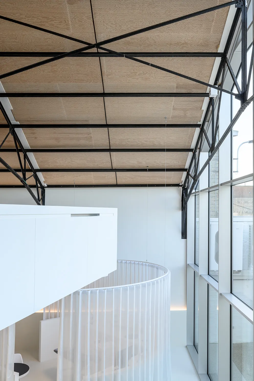 Open trap en geperforeerd plafond in De Orthodontist