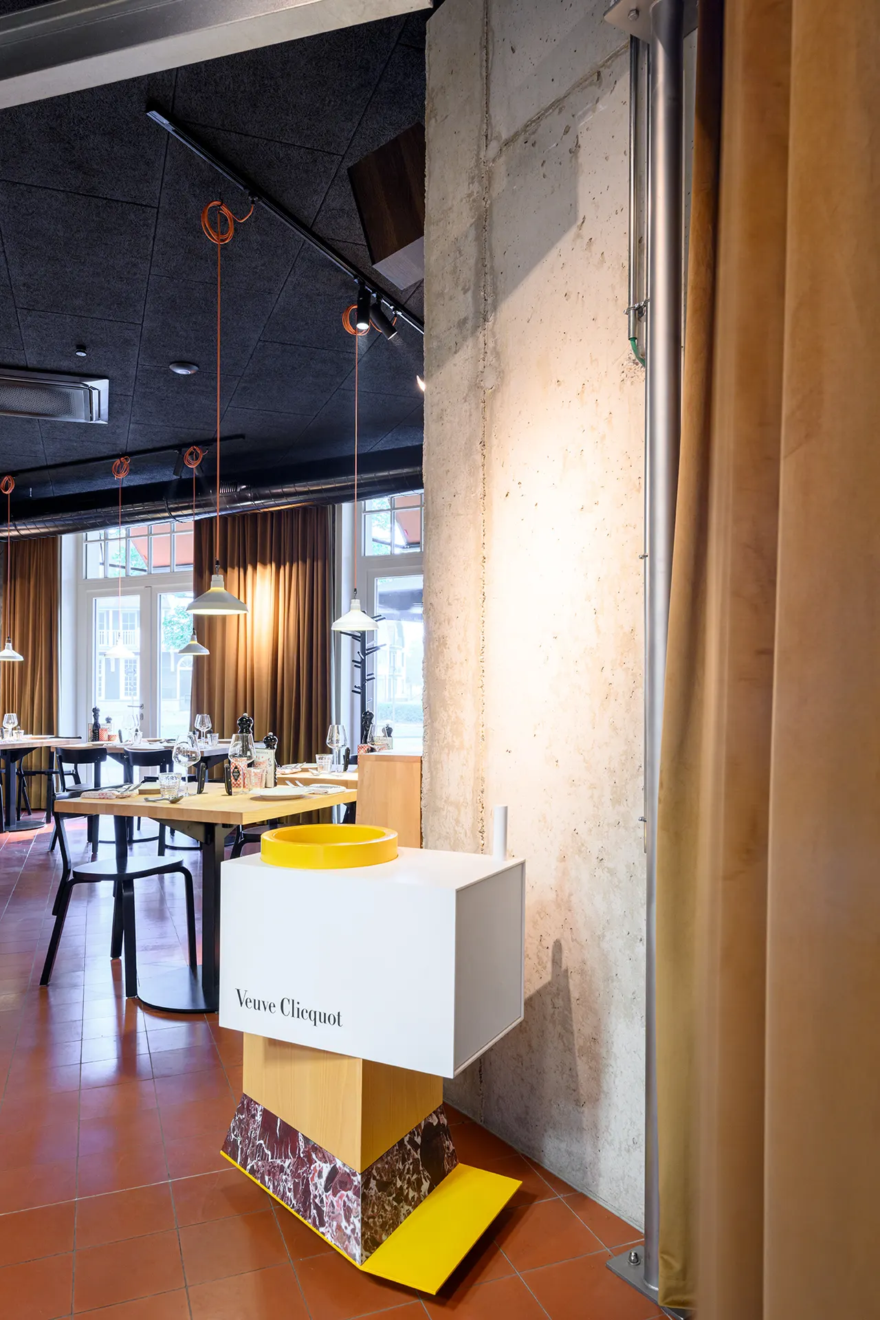 Veuve Clicquot-trolley in het restaurant van Carcasse